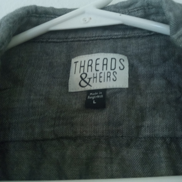 A men's long sleeve shir - Picture 3 of 4